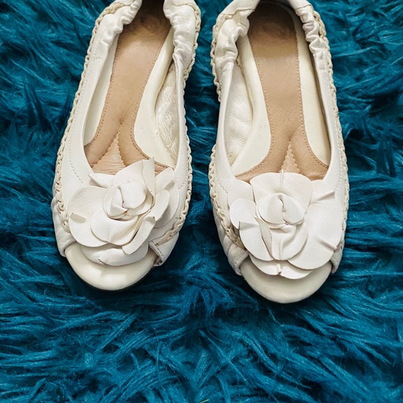 Nurture cream perp toe shoes - Picture 2 of 3